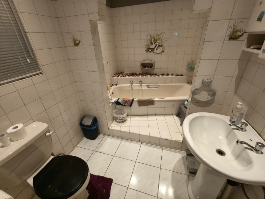 4 Bedroom Property for Sale in Safari Gardens North West
